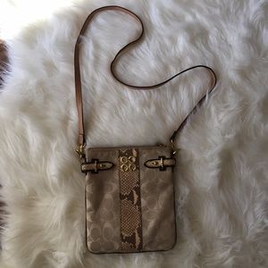 🎉HOST PICK🎉 Coach Beige Purse